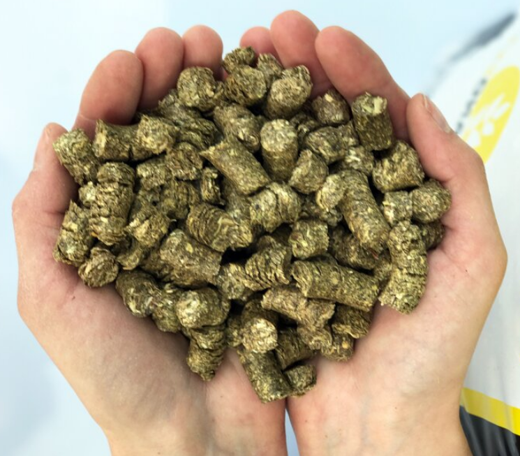 Lučenka s konopím - Granulované seno s přídavkem konopných kanabinoidů