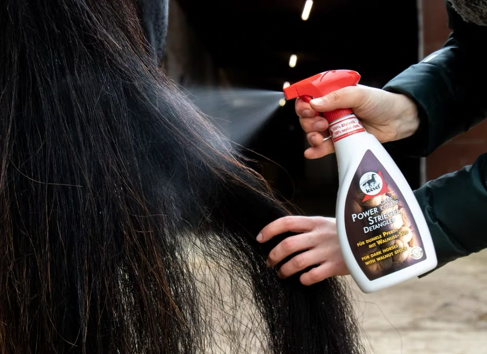 Leovet - Powestriegel - Lesk na srst s lískovým ořechem pro tmavé koně Leovet Powerstriegel  500 ml