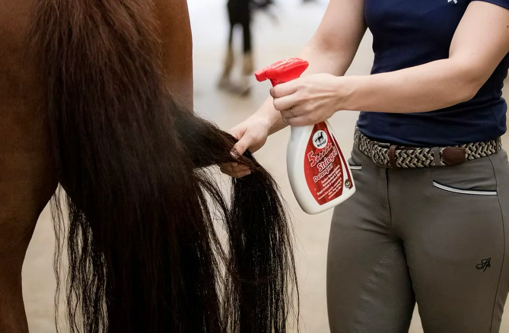 Leovet - 5 Sterne Striegel - Pětihvězdičkový lesk a rozčesávač na hřívu, ocas a srst 550 ml nebo 2,5 l