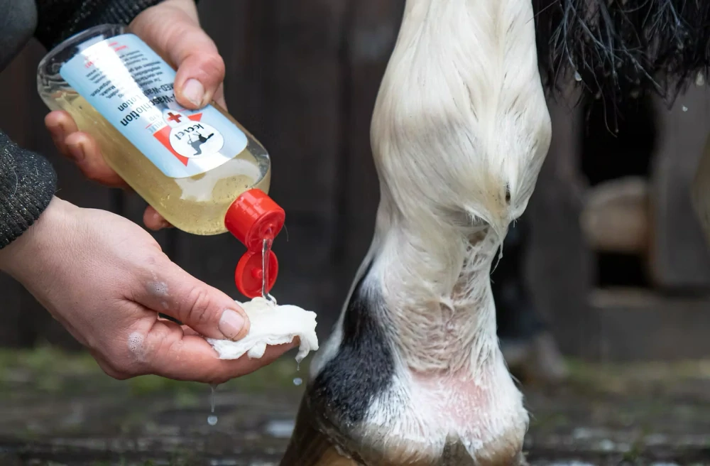 Leovet - Erste Hilfe MED-Waschlotion - Mycí gel pro koně s citlivou nebo porušenou pokožkou 500 ml